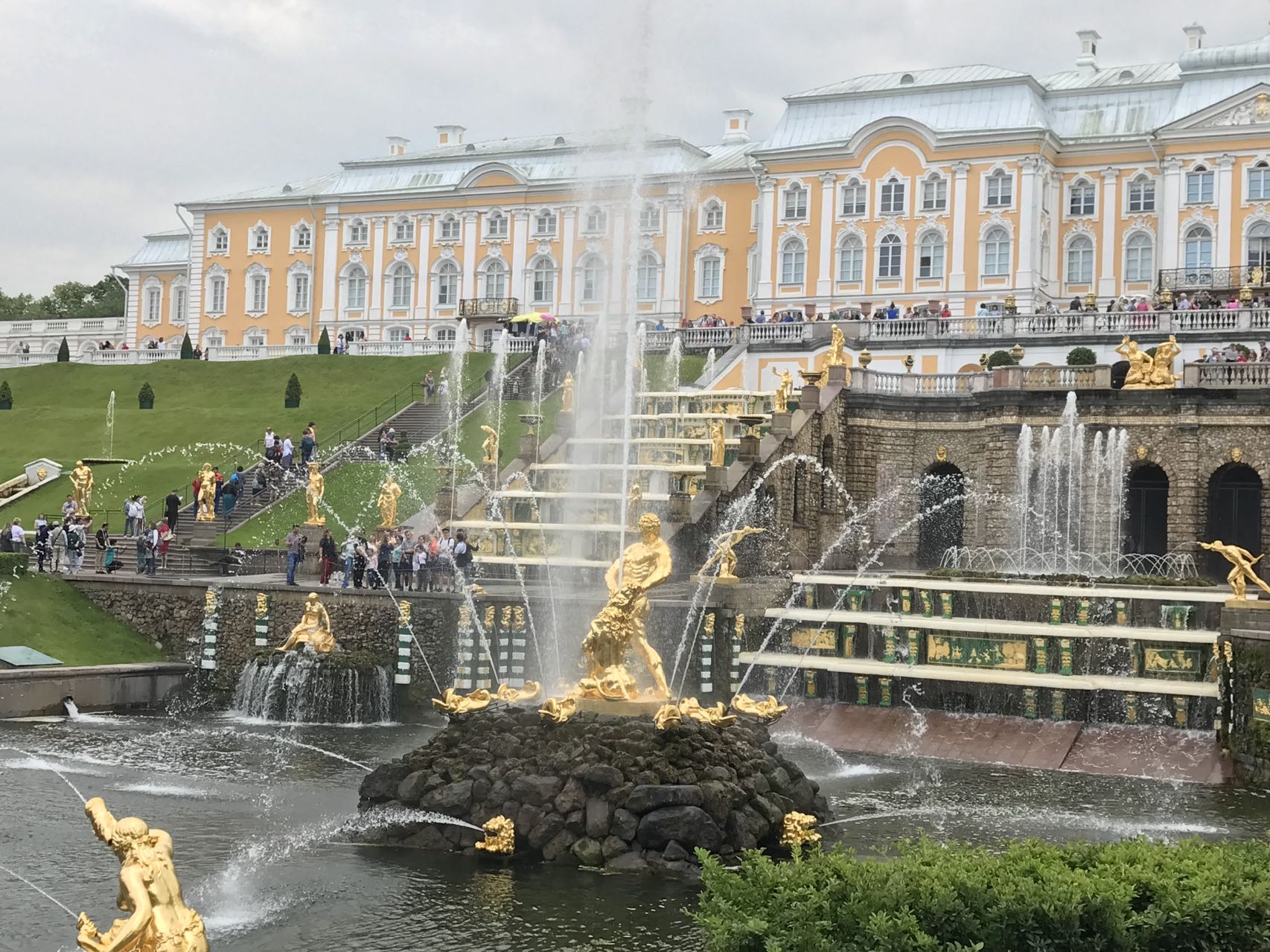 Guangneng's St. Petersburg, Peterhof